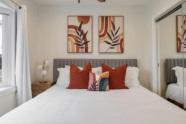 Stunning Retro Beach Oasis, Dual Living, Pool
