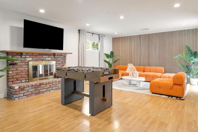 Trendy Getaway - Hot Tub - Putt Putt - Games
