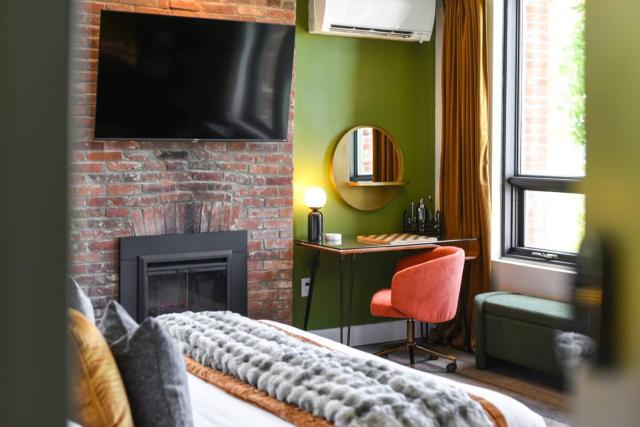 HostWise Stays - Grandview Studio, Skyline Views, Private Parking