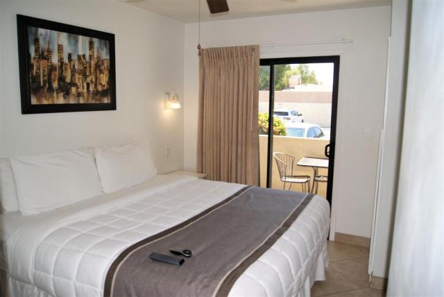 Scottsdale's premium short term getaway, Fully furnished 1 bedroom homes, FREE Golf, cable, utilities, Wi-Fi, parking, pool, and bike trails- Unit 112 apts