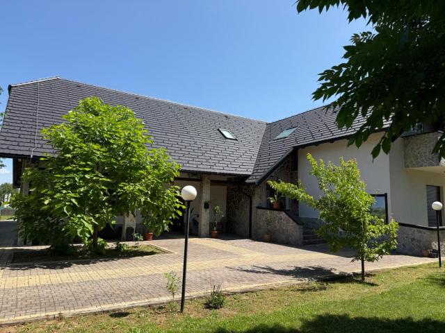 Villa Stone 1