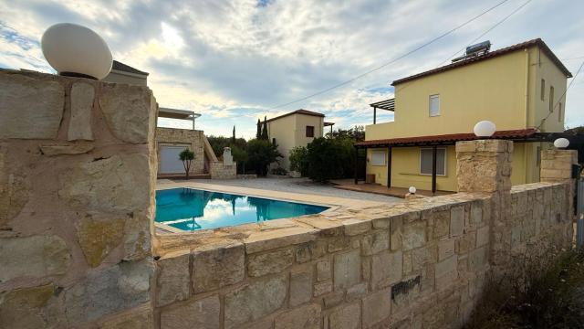 SeawoodBreeze - 3BR Family Villa with Pool, Garden & BBQ near Beach