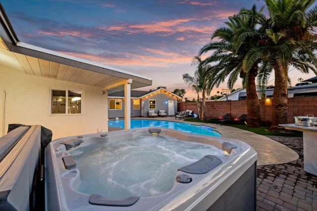 Cactus Oasis 5-BR House CasitaHeated Spa & Pool