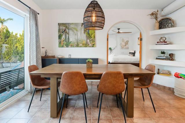 Sunny Oasis 4BR Palm Springs Paradise with Pool