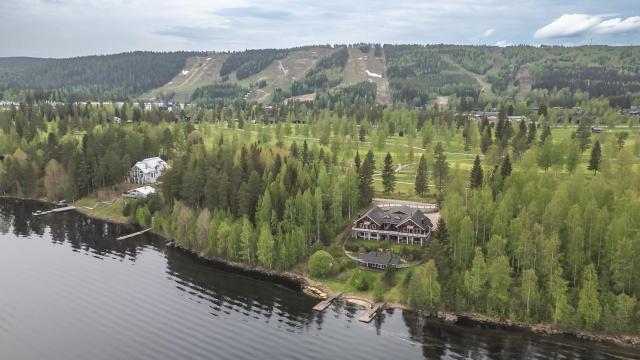 Large lakeside cabin in Tahko, No added fees