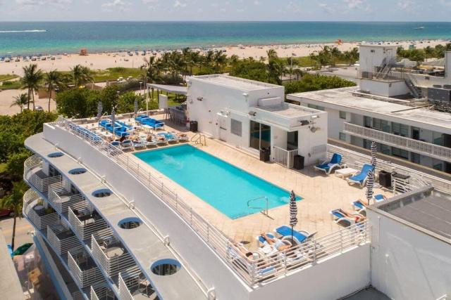 Heart of the Ocean Drive 1BDR Rooftop Pool with cabanas