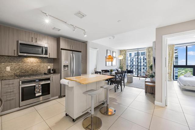 Modern Doral Condo w Free Parking