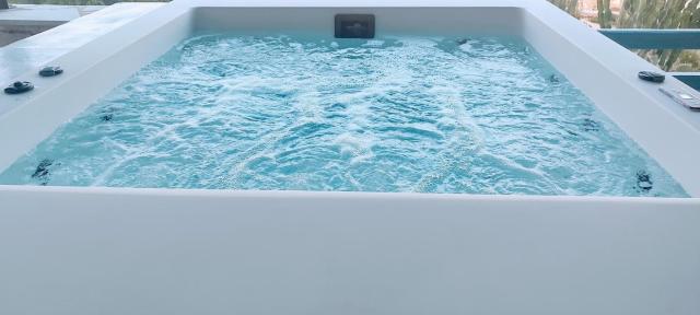 Island Magic - Seaview Villa with Jacuzzi Pool