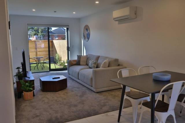 Cosy 2BR House in Awaroa Road