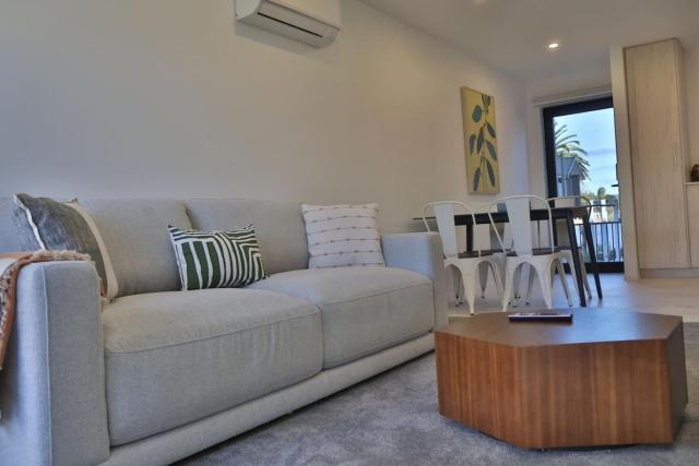 Cosy 2BR House in Awaroa Road
