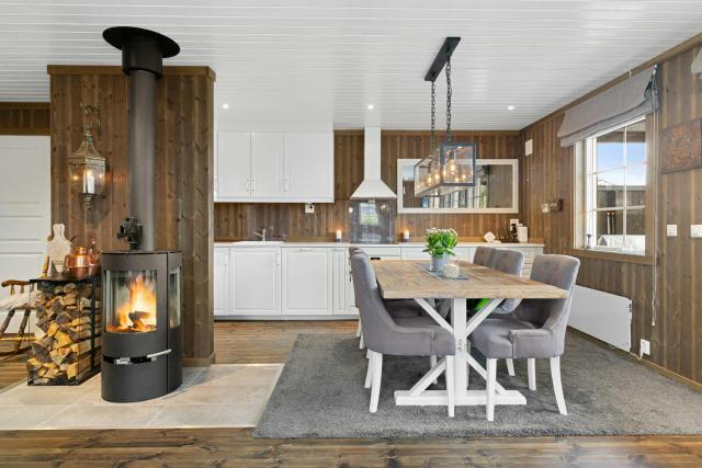Peaceful Cabin With View And Jacuzzi At Blefjell