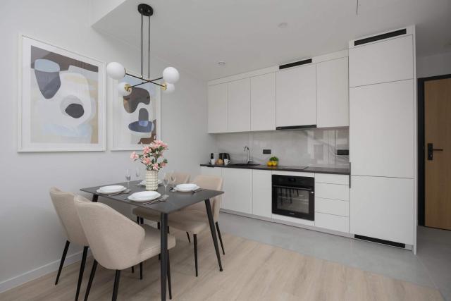 Towarowa Towers Prestigious Apartaments with AC & Parking in Warsaw by Renters Prestige
