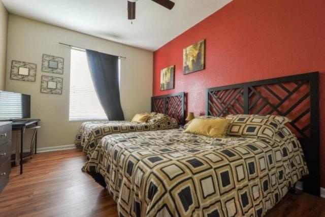2 Bedroom private lakeview by Conference Center and Epic Universe walking distance