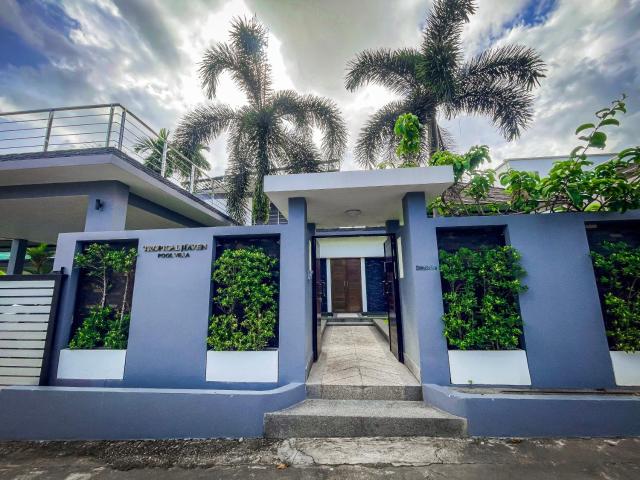 Tropical Haven Villa 4-Bedroom Private Pool Butler Choeng Thale Phuket