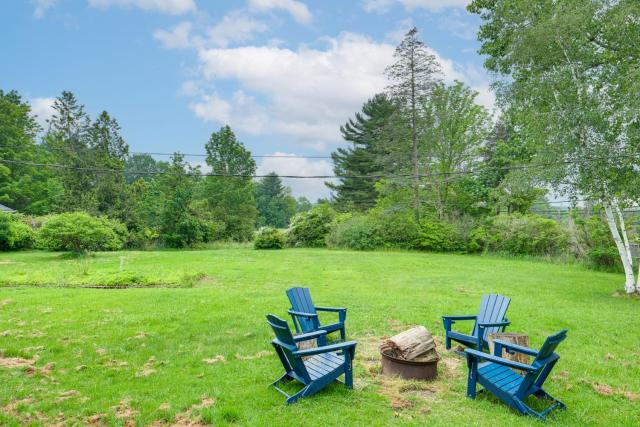 2 Mi to Chardon Square: Family Farmhouse Escape