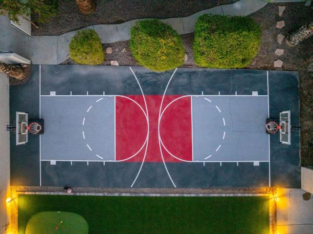The Cardinal Walk to Stadium Pool+Spa Sportcourt
