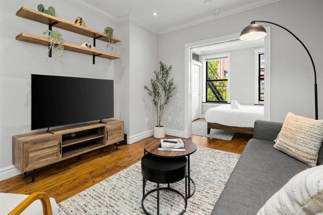 Chic NYC Escape in Vibrant Downtown