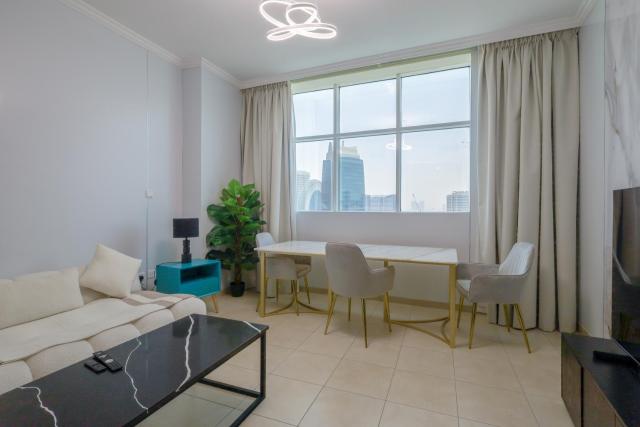 Apartment in Downtown As Dormitory Room for female