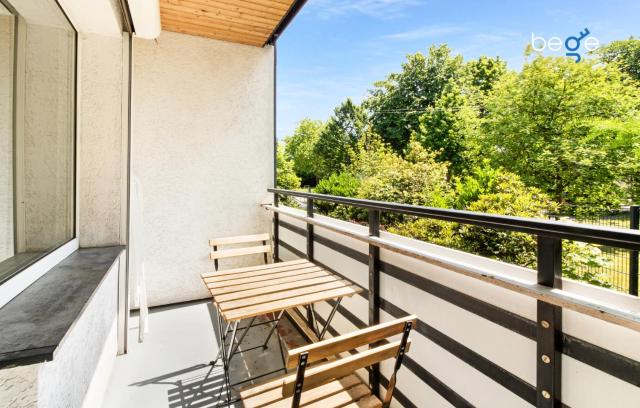 BEGE APARTMENTS Work Zen