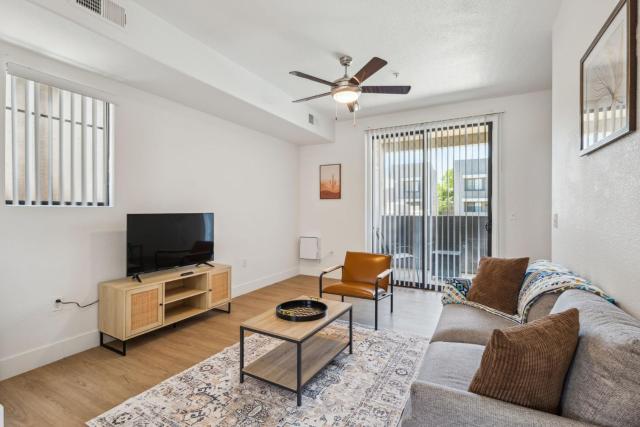 CozySuites Glendale - Westgate w pool 14