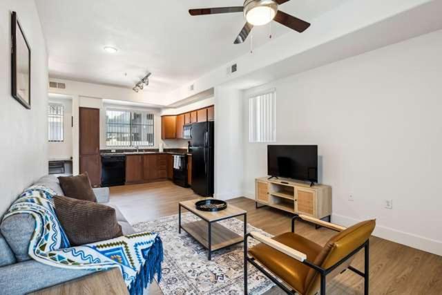 CozySuites Glendale - Westgate w pool 14