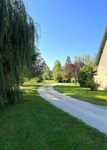 Grande maison à la campagne avec piscine