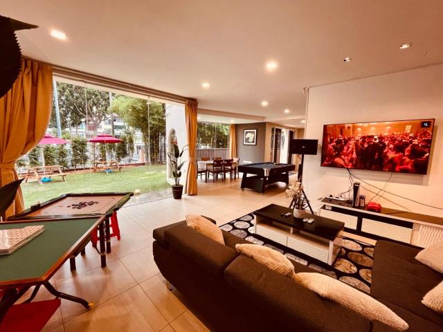Family Fun Private Pool Villa with KTV, BBQ, PS5, POOL TABLE, KITCHEN just 2-Minute Drive to Tanjung Bungah Beach