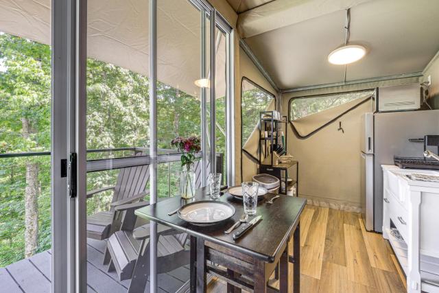 Mtn-View Deck: Scenic Glamping Getaway Near Boone!
