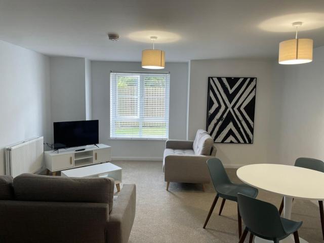 Newly Refurbished Large Apartment With Huge Garden