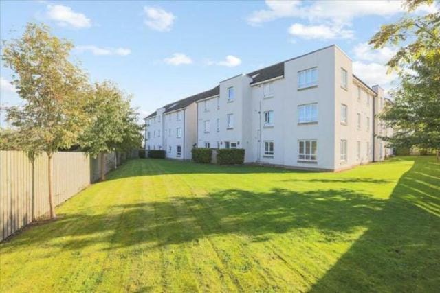 Newly Refurbished Large Apartment With Huge Garden