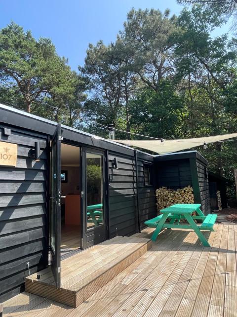 Bumblebee Cabin met privé sauna & vuurplaats