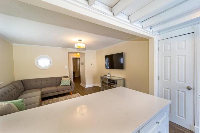 Stylish 2BR n Old Town Greenwood