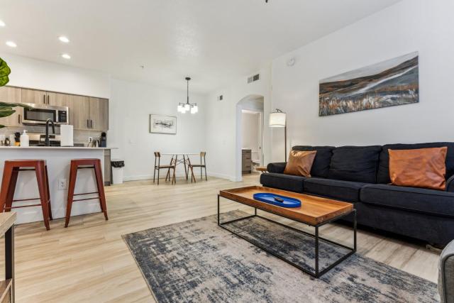 CozySuites Glendale by the stadium with pool 23