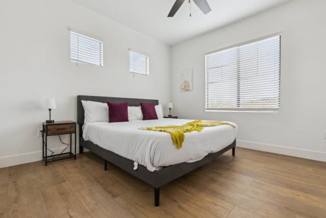 CozySuites Glendale by the stadium with pool 24