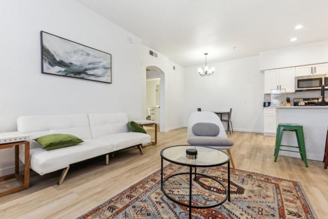 CozySuites Glendale by the stadium with pool 19