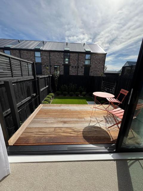 Luxury And Serene 2 Bed Near CBD With Parking