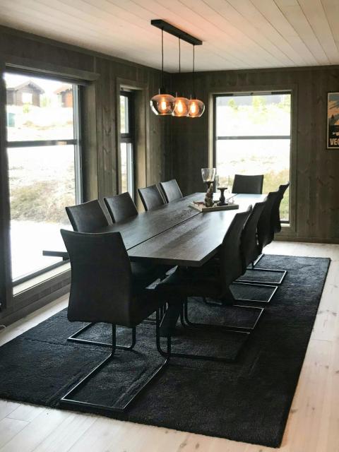 Large Cabin Near Hardangervidda With Sunny Veranda