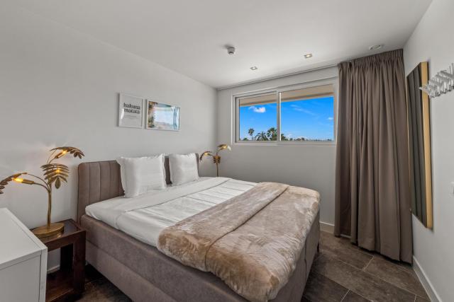 One Mambo 19, Beachfront Apartment