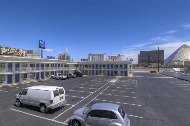 Motel 6 Las Vegas, NV – I-15 Stadium
