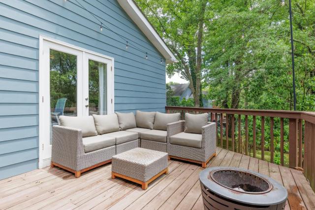 Cozy home w fireplace & patio World Cup Ready