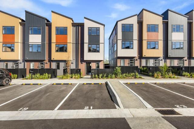 4BR Townhouse Perfect for Families I Zodiak Stay