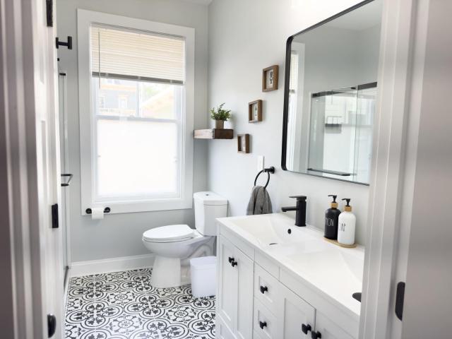 Jennifer's Stylish & Modern Broadway Getaway