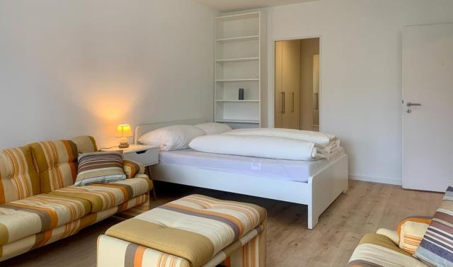 Central flat with 3 bedrooms and free parking space