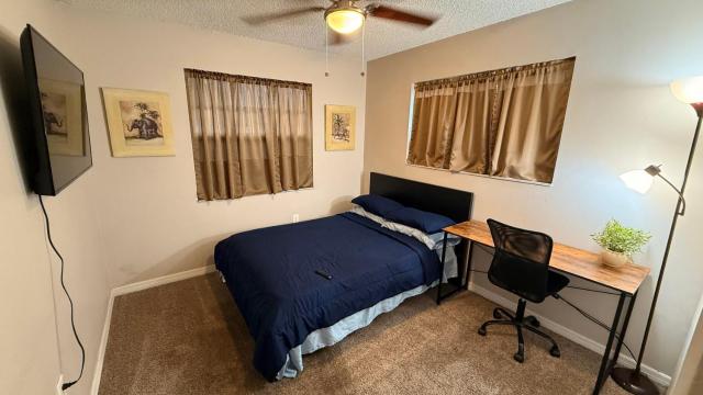 K11 Private Room with Smart TV Near Everything
