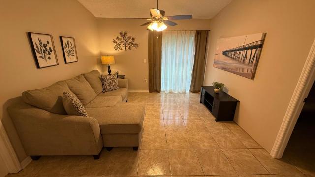 K11 Private Room with Smart TV Near Everything