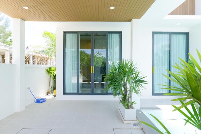 Narinsaya Airport Relax Pool Villas