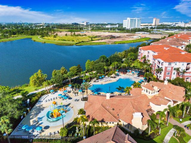 Vista Cay at Epic Universe - Luxury Lakeview 4 bedroom condo