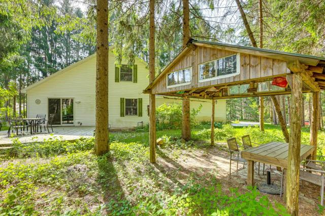 Golf Getaway in Cadillac: Deck + Putting Green