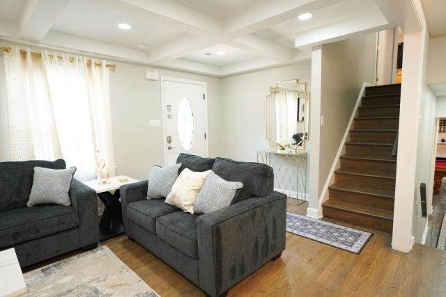 Modern Luxe Retreat -Heart of Chesterfield