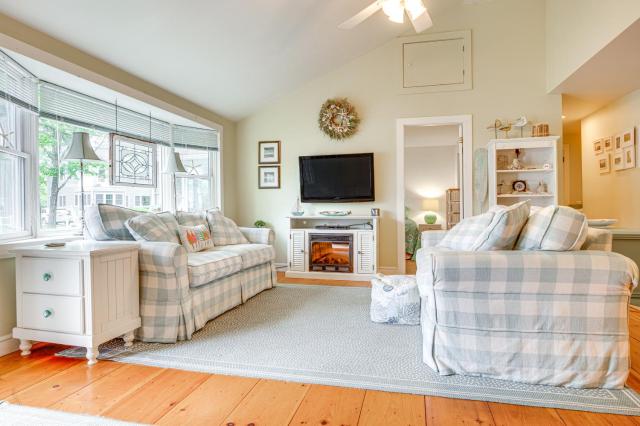 Walk to Goose Rocks Beach: Quiet Townhome w/ Patio